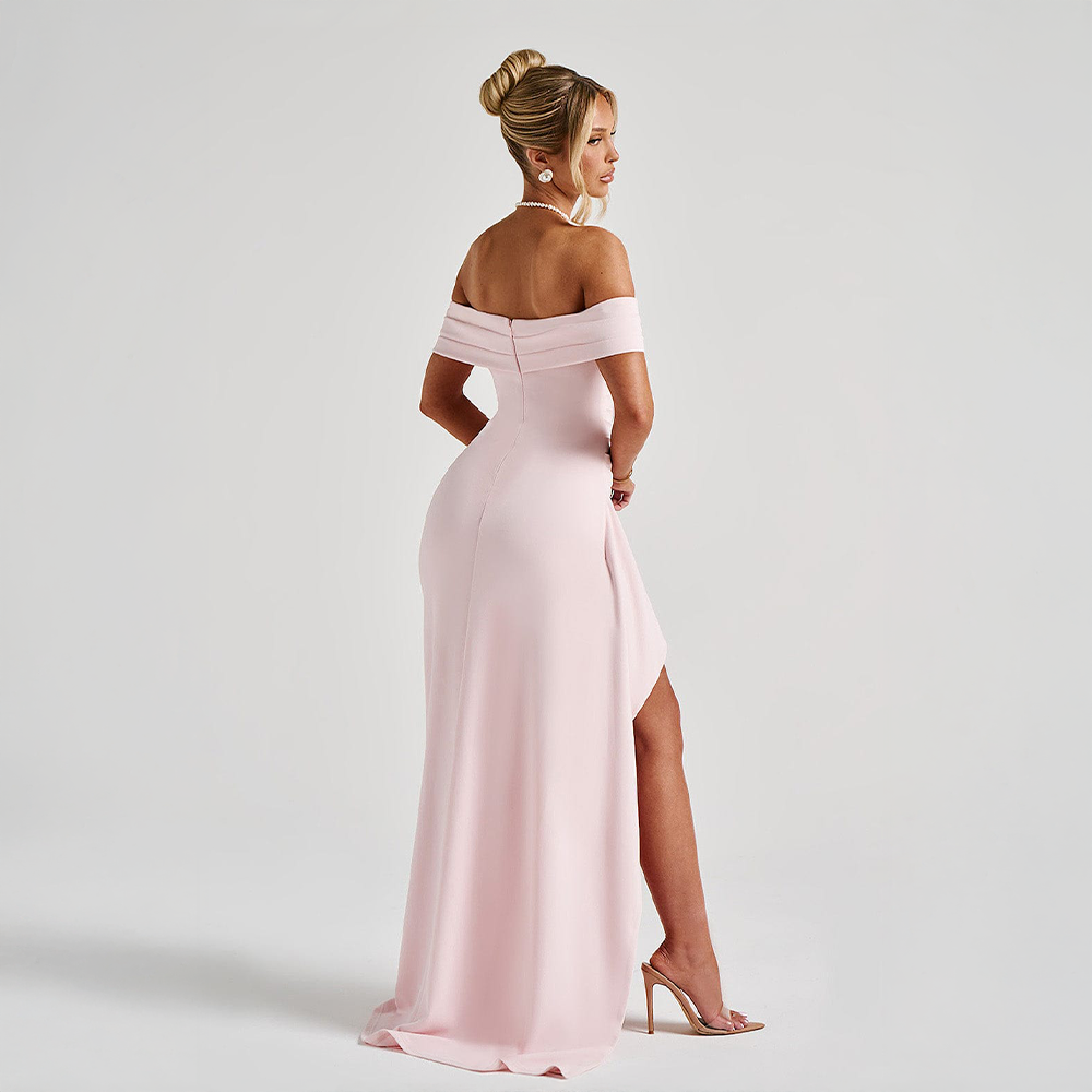 Lorène elegantly shaped