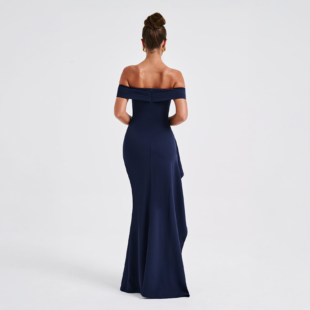 Lorène elegantly shaped