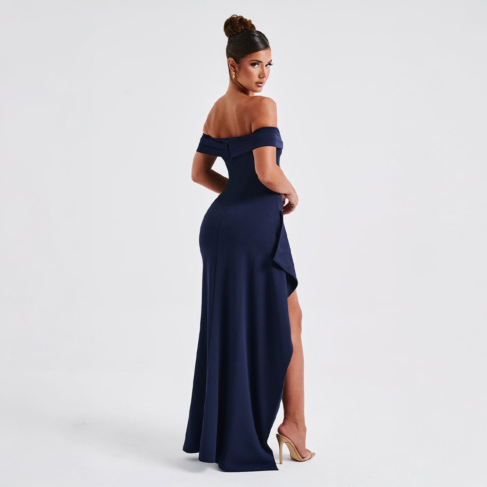 Lorène elegantly shaped