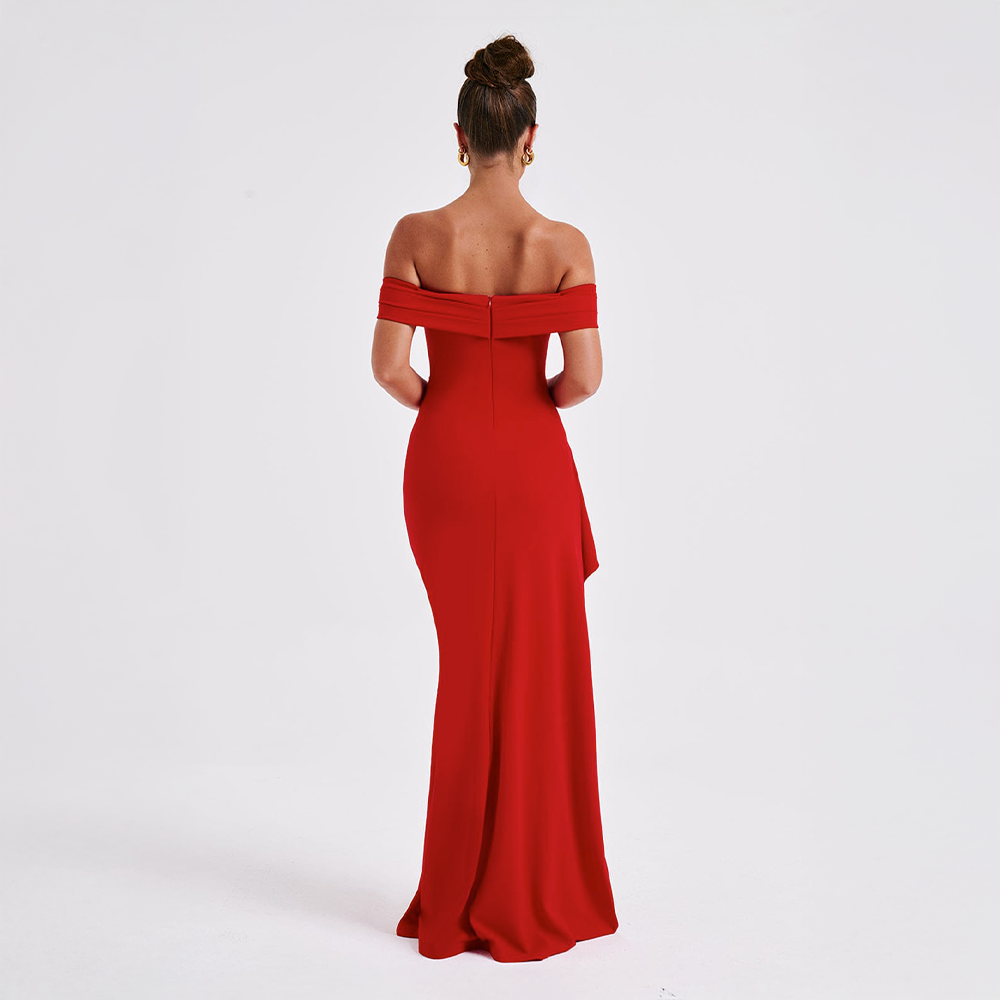 Lorène elegantly shaped
