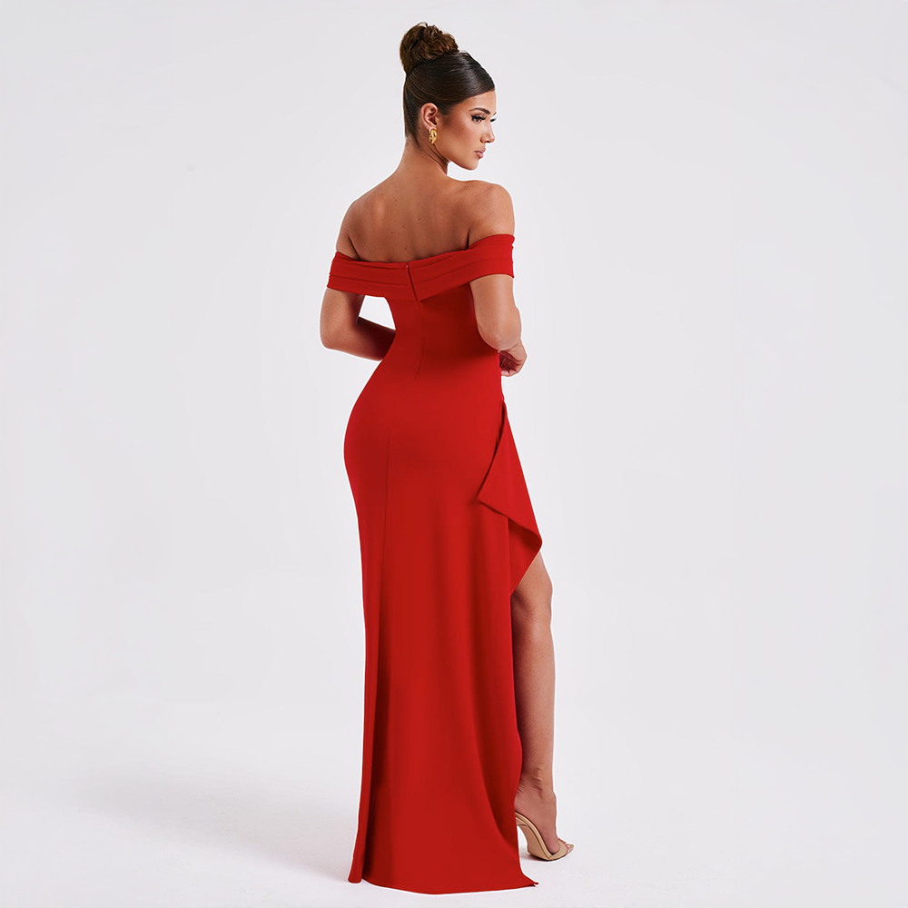 Lorène elegantly shaped