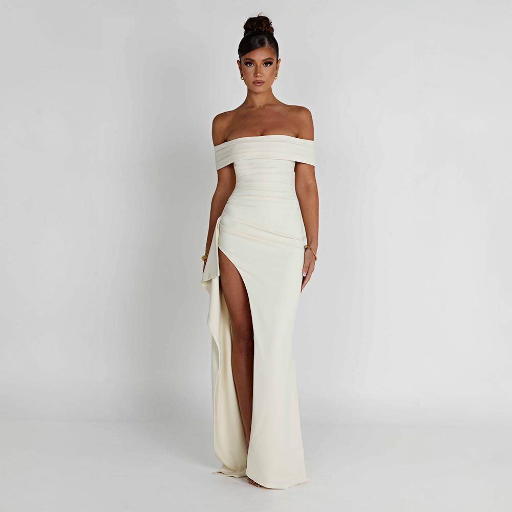 Lorène elegantly shaped